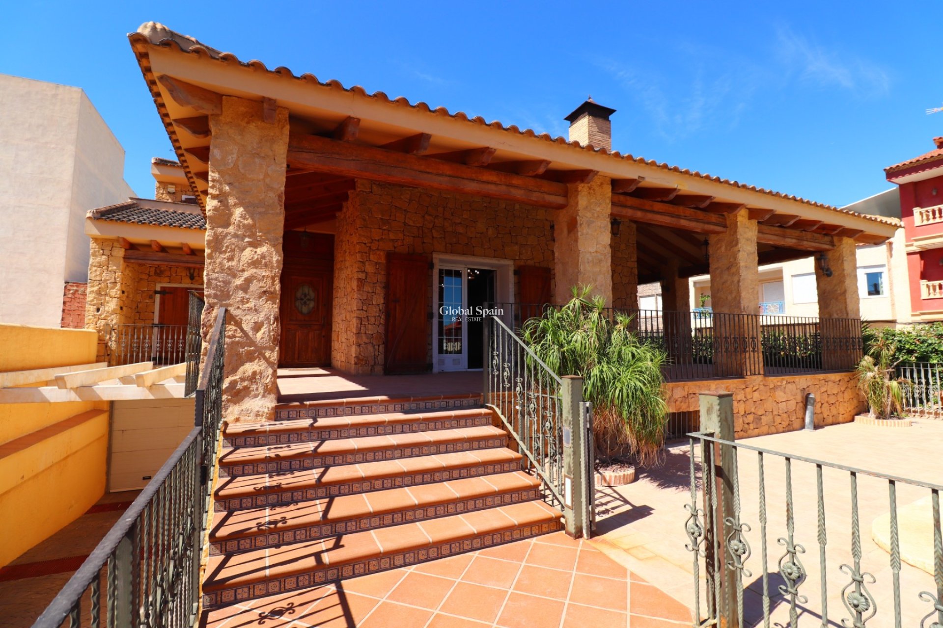 Wiederverkauf - VILLA -
ROJALES - Los Palacios