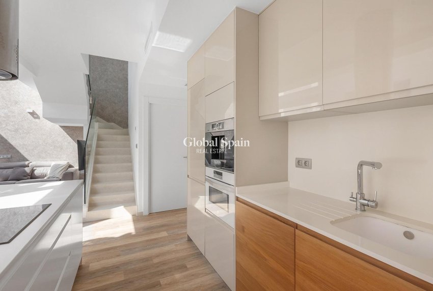 Wiederverkauf - VILLA -
ROJALES - Pueblo bravo