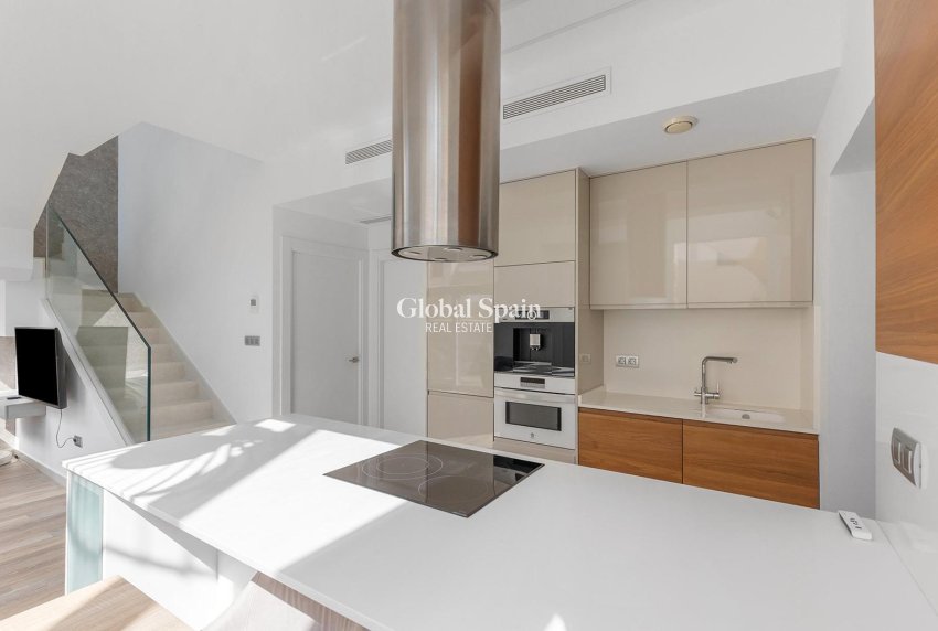 Wiederverkauf - VILLA -
ROJALES - Pueblo bravo