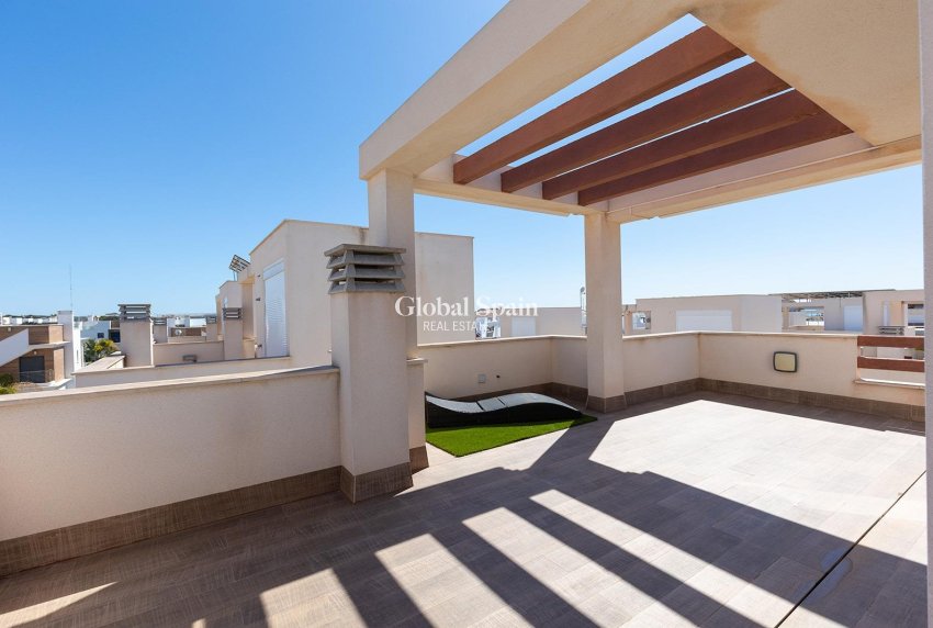 Wiederverkauf - VILLA -
ROJALES - Pueblo bravo