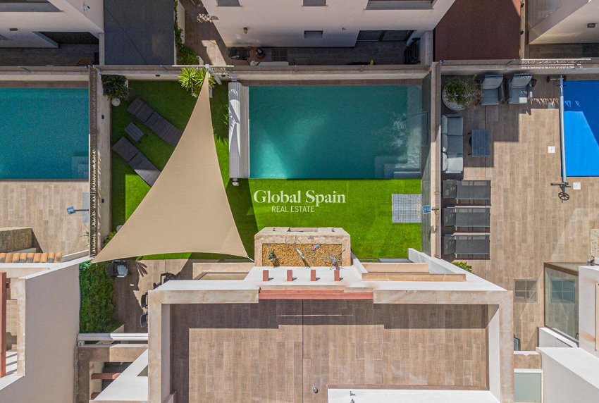 Wiederverkauf - VILLA -
ROJALES - Pueblo bravo