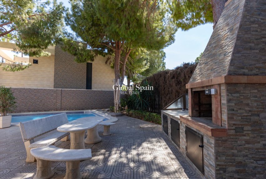 Wiederverkauf - VILLA -
ROJALES - Pueblo Bravo