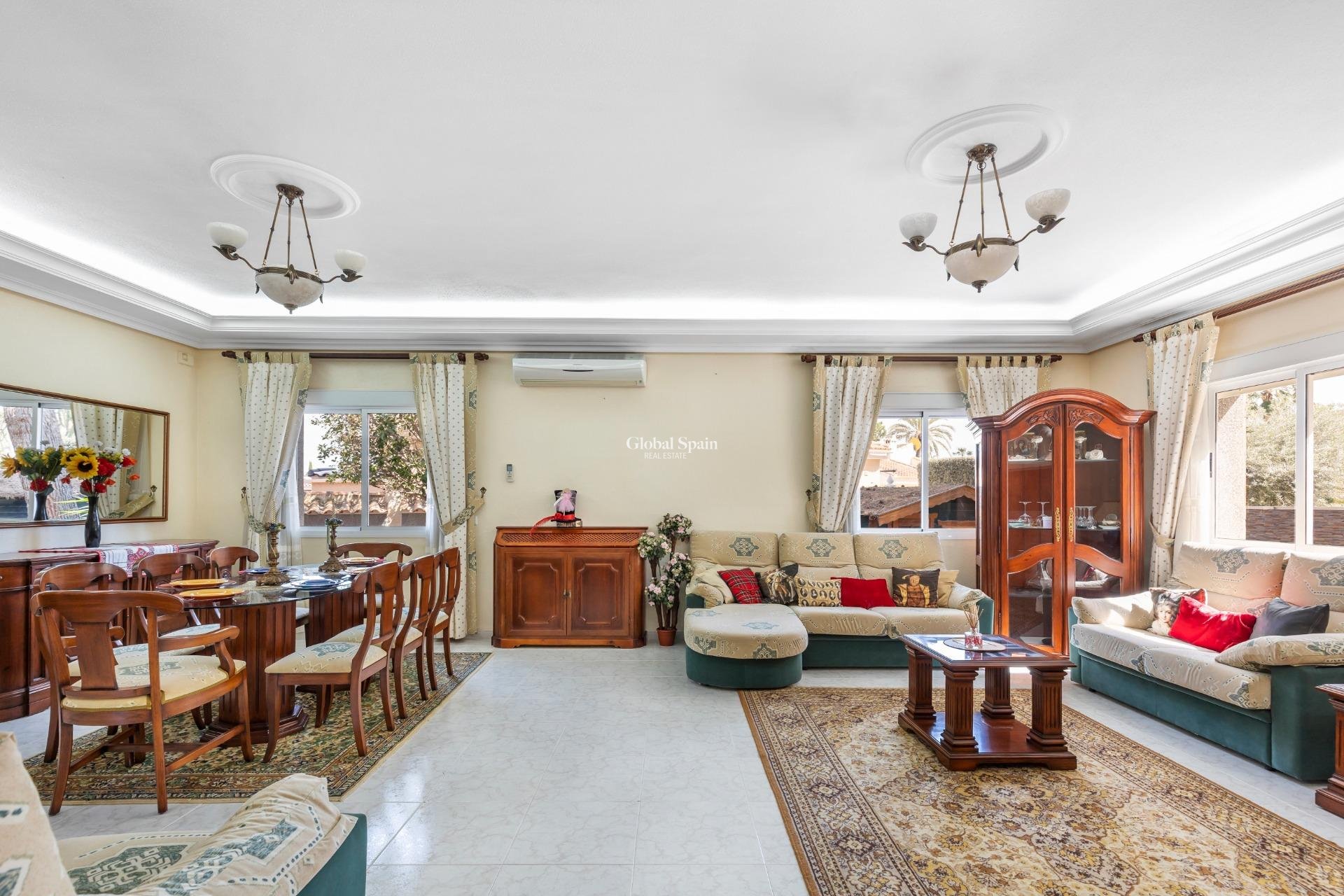 Wiederverkauf - VILLA -
ROJALES - Pueblo Bravo