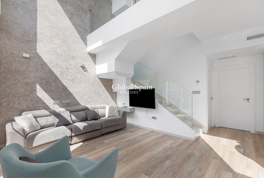Wiederverkauf - VILLA -
ROJALES - Pueblo bravo
