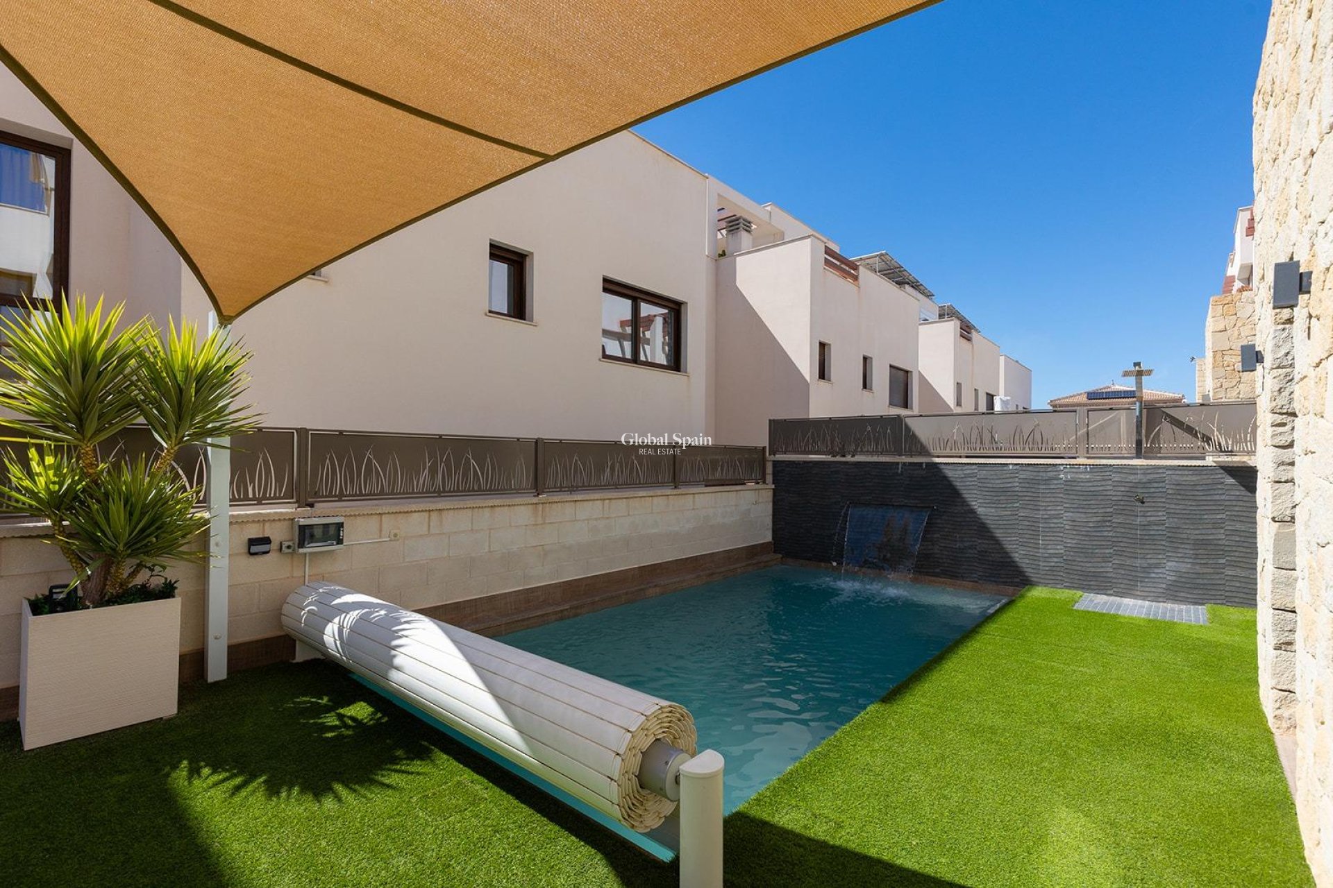 Wiederverkauf - VILLA -
ROJALES - Pueblo bravo