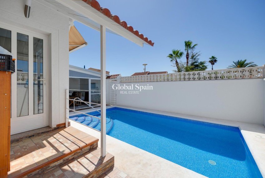 Wiederverkauf - VILLA -
SAN FULGENCIO - LA MARINA