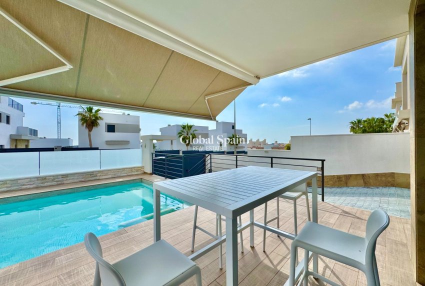 Wiederverkauf - VILLA -
SAN MIGUEL DE SALINAS - Bellavista