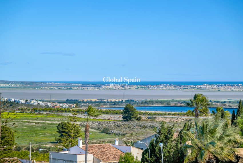 Wiederverkauf - VILLA -
SAN MIGUEL DE SALINAS - Costa Blanca