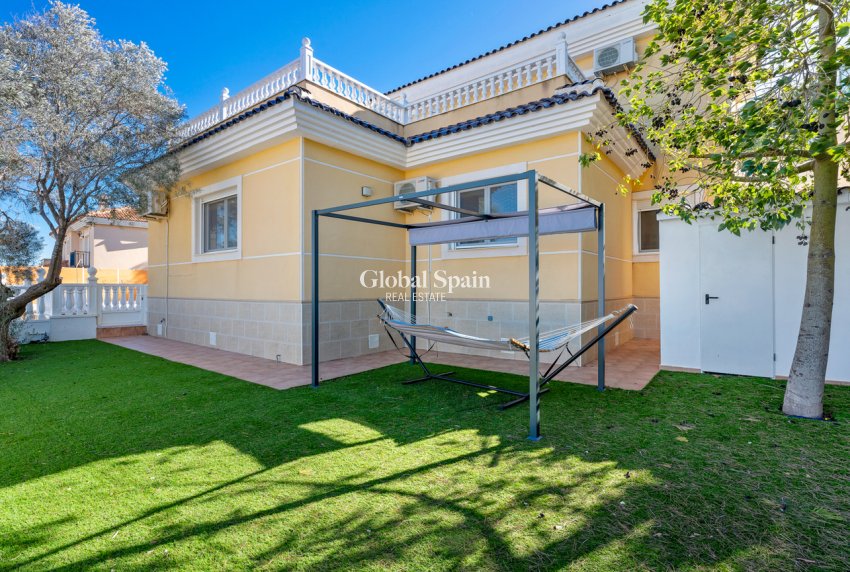 Wiederverkauf - VILLA -
SAN MIGUEL DE SALINAS - Costa Blanca