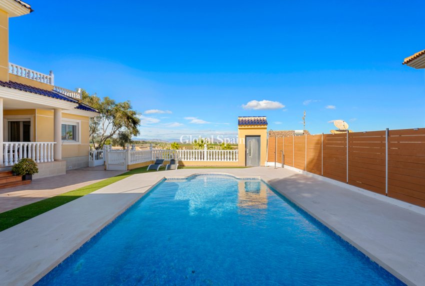 Wiederverkauf - VILLA -
SAN MIGUEL DE SALINAS - Costa Blanca