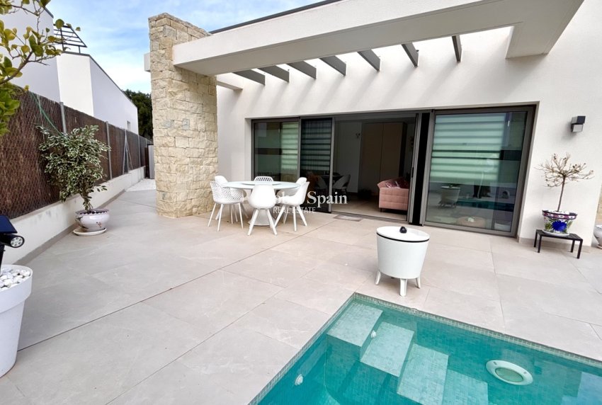 Wiederverkauf - VILLA -
SAN MIGUEL DE SALINAS - Costa Blanca