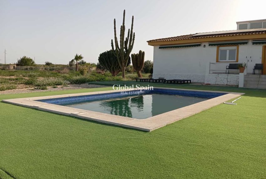Wiederverkauf - VILLA -
SAN MIGUEL DE SALINAS - Inland