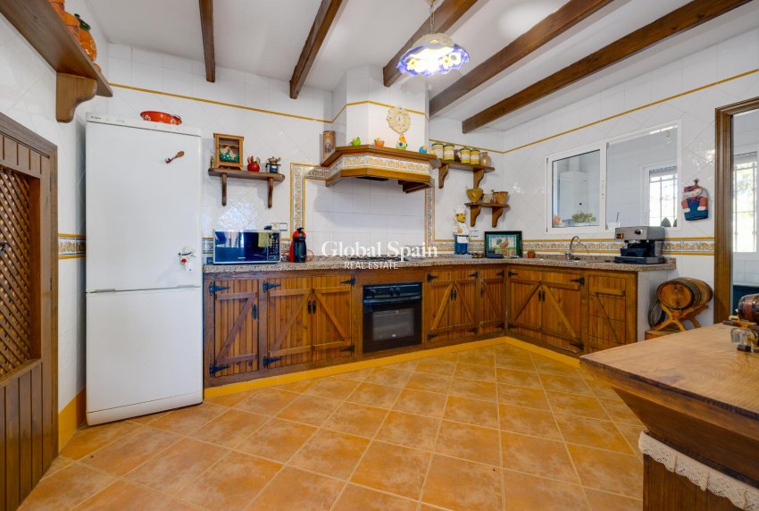 Wiederverkauf - VILLA -
SAN MIGUEL DE SALINAS - Inland
