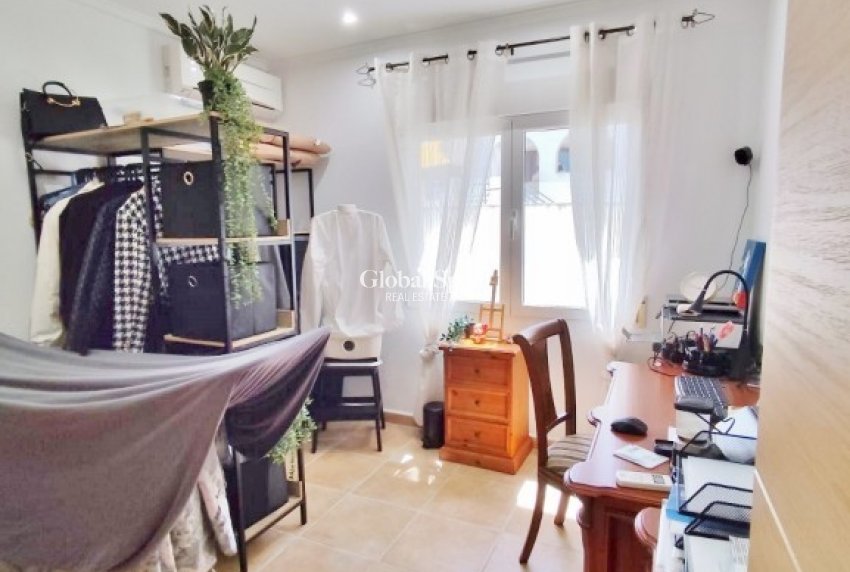 Wiederverkauf - VILLA -
SAN MIGUEL DE SALINAS - Inland