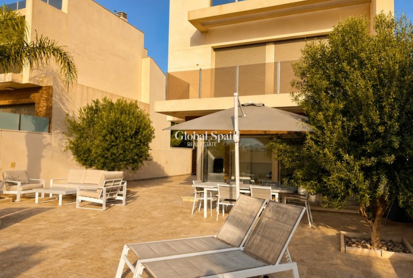 Wiederverkauf - VILLA -
SAN MIGUEL DE SALINAS - Inland