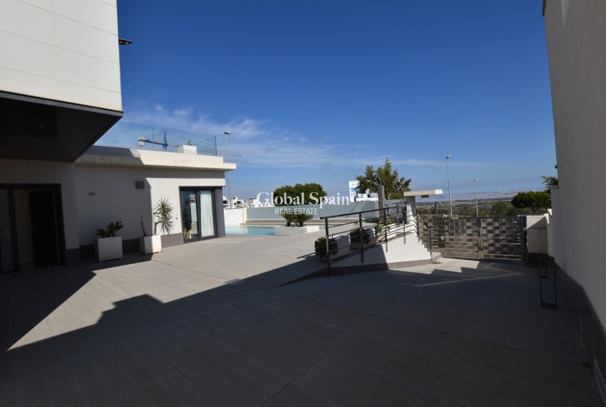 Wiederverkauf - VILLA -
SAN MIGUEL DE SALINAS - Inland
