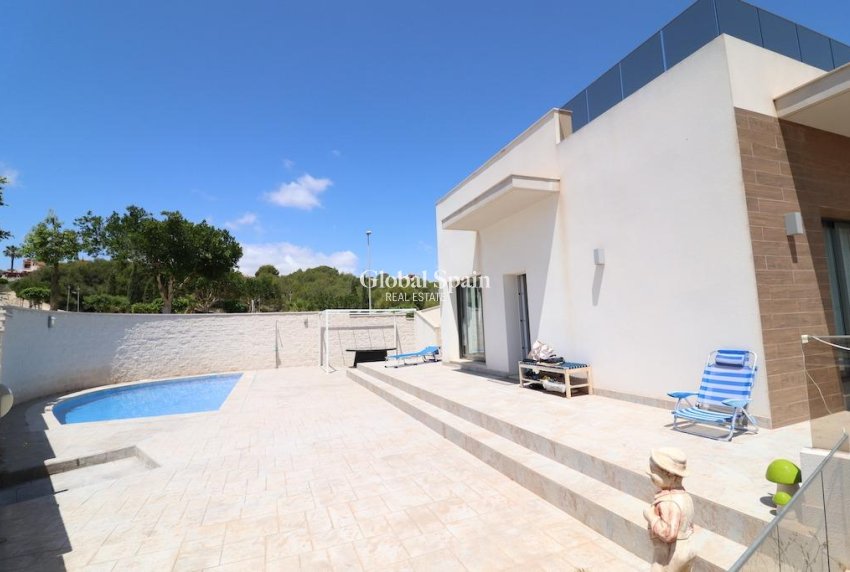 Wiederverkauf - VILLA -
SAN MIGUEL DE SALINAS - Inland
