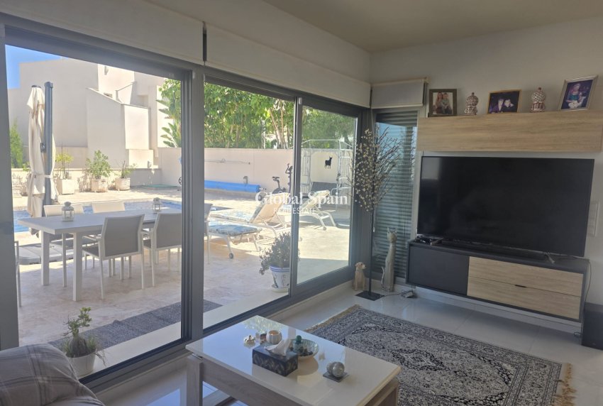 Wiederverkauf - VILLA -
SAN MIGUEL DE SALINAS - Inland