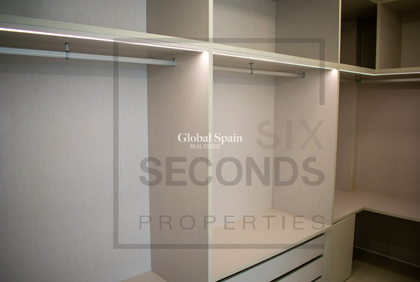 Wiederverkauf - VILLA -
SAN MIGUEL DE SALINAS - Urbanizaciones