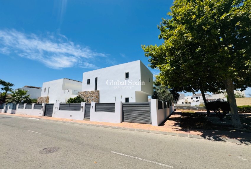 Wiederverkauf - VILLA -
SAN PEDRO DEL PINATAR - LO PAGÁN