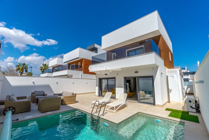 Wiederverkauf - VILLA -
TORRE DE LA HORADADA - Costa Blanca