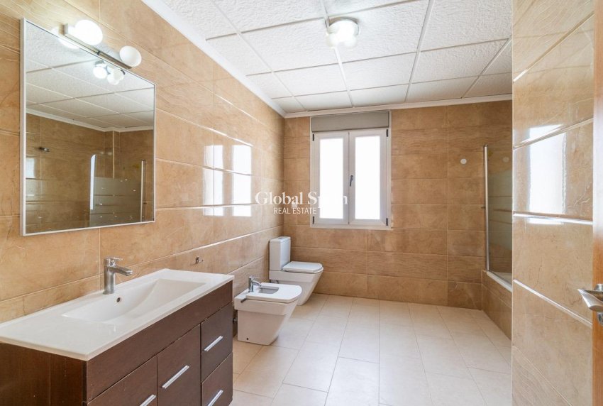 Wiederverkauf - Villa -
TORREVIEJA - Aguas nuevas 2