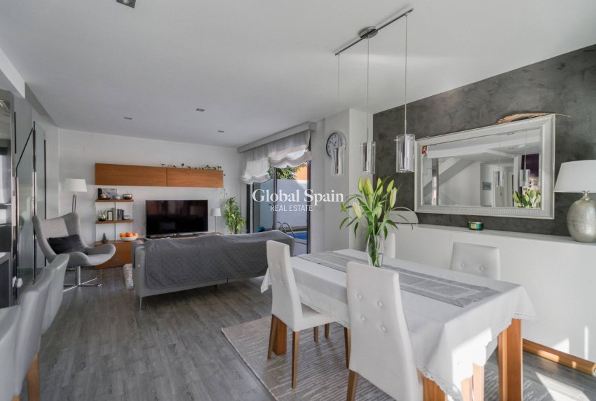 Wiederverkauf - VILLA -
TORREVIEJA - Aguas nuevas 2