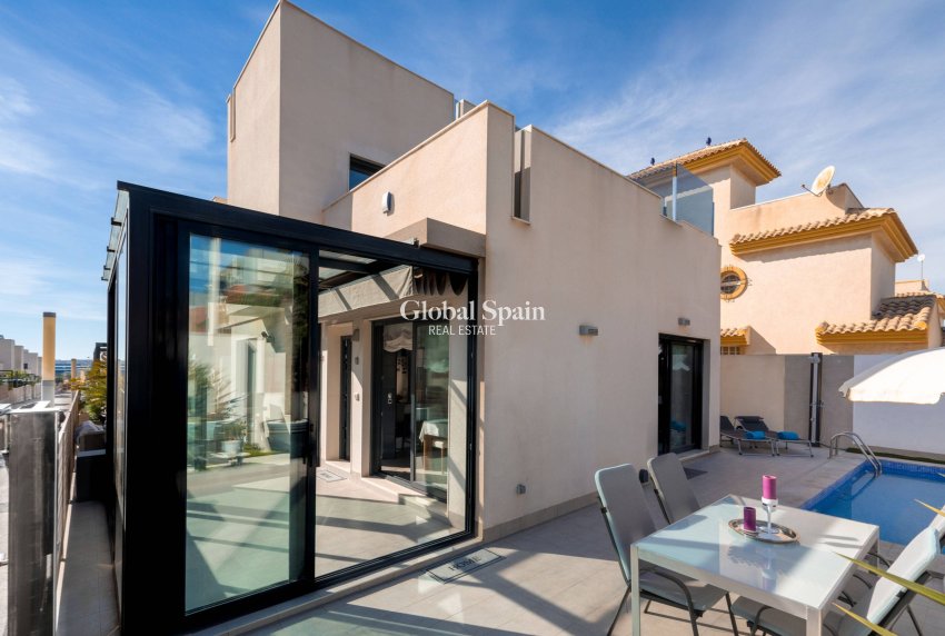 Wiederverkauf - VILLA -
TORREVIEJA - Aguas nuevas 2