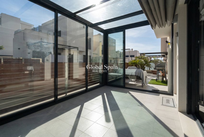 Wiederverkauf - VILLA -
TORREVIEJA - Aguas nuevas 2