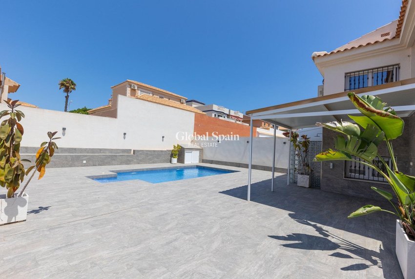 Wiederverkauf - Villa -
TORREVIEJA - Aguas Nuevas