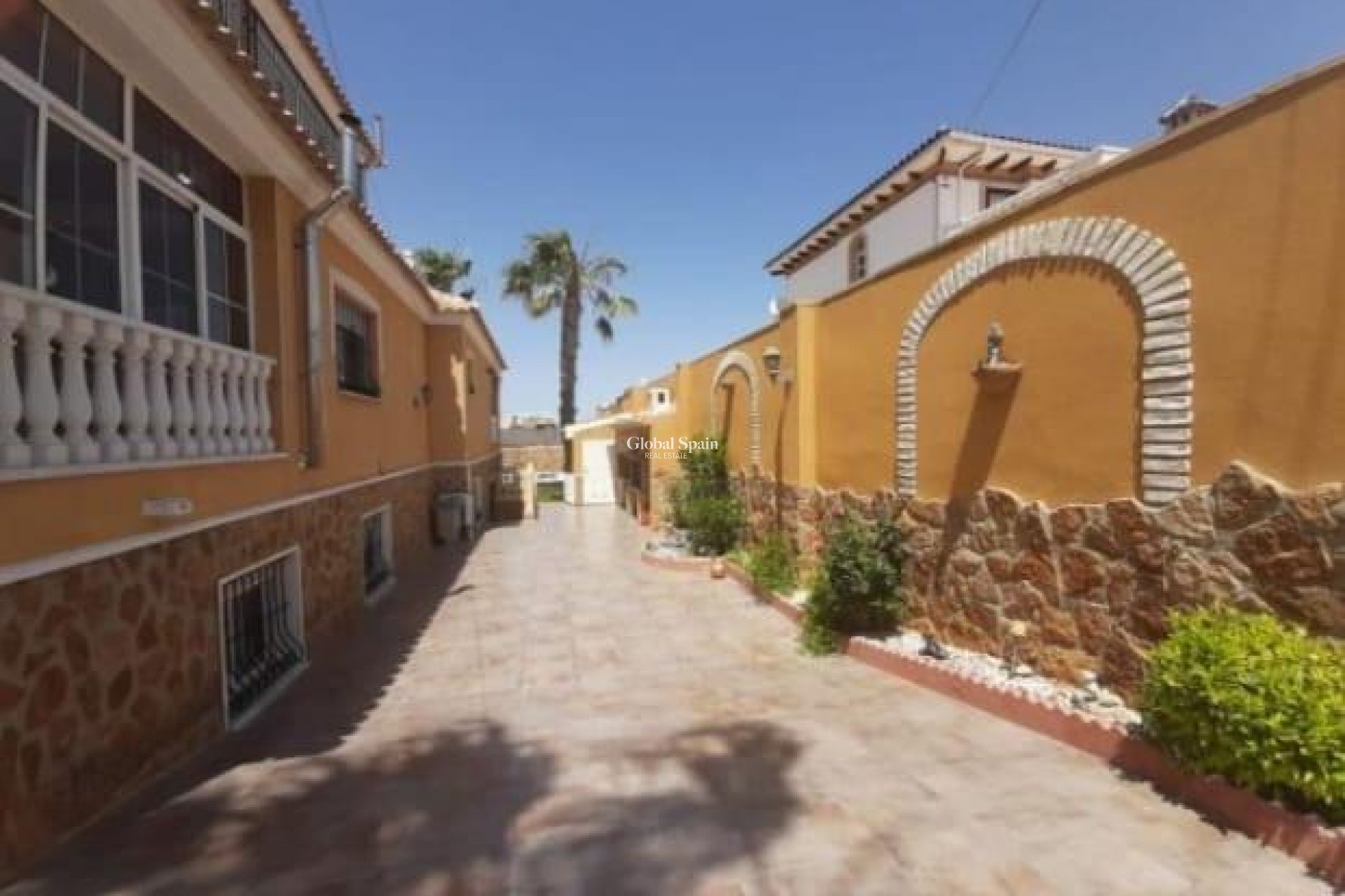 Wiederverkauf - VILLA -
TORREVIEJA - Aguas Nuevas