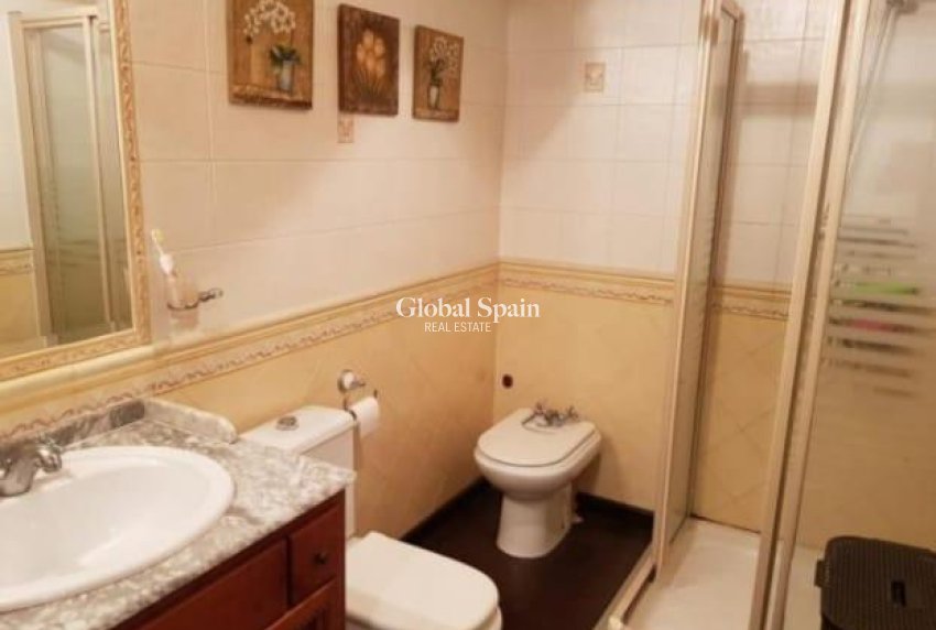 Wiederverkauf - VILLA -
TORREVIEJA - Aguas Nuevas