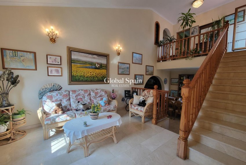 Wiederverkauf - VILLA -
TORREVIEJA - Aguas Nuevas