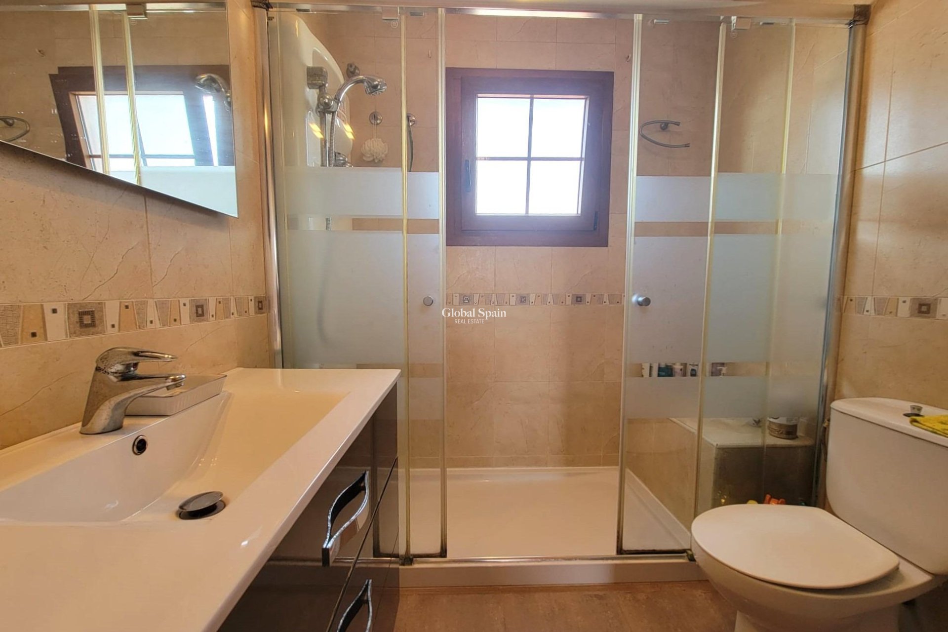 Wiederverkauf - VILLA -
TORREVIEJA - Aguas Nuevas