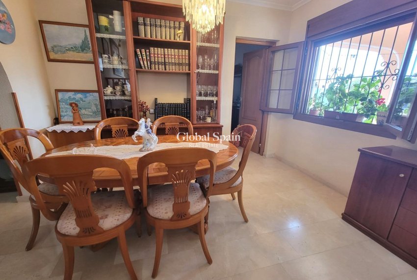 Wiederverkauf - VILLA -
TORREVIEJA - Aguas Nuevas