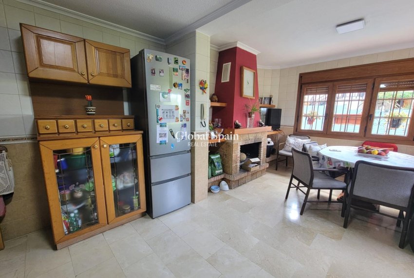 Wiederverkauf - VILLA -
TORREVIEJA - Aguas Nuevas