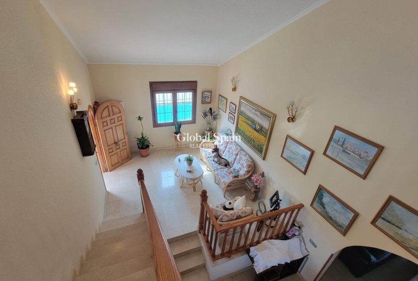Wiederverkauf - VILLA -
TORREVIEJA - Aguas Nuevas
