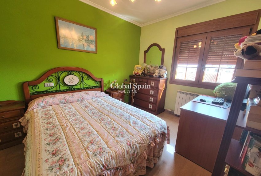 Wiederverkauf - VILLA -
TORREVIEJA - Aguas Nuevas
