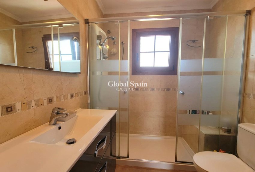 Wiederverkauf - VILLA -
TORREVIEJA - Aguas Nuevas