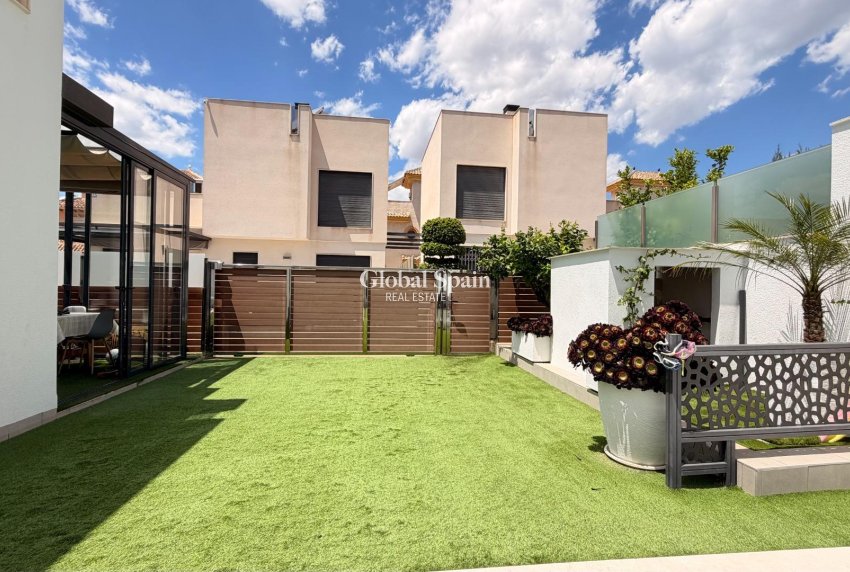 Wiederverkauf - VILLA -
TORREVIEJA - Aguas Nuevas