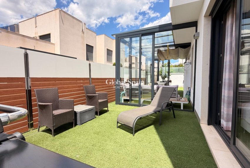 Wiederverkauf - VILLA -
TORREVIEJA - Aguas Nuevas