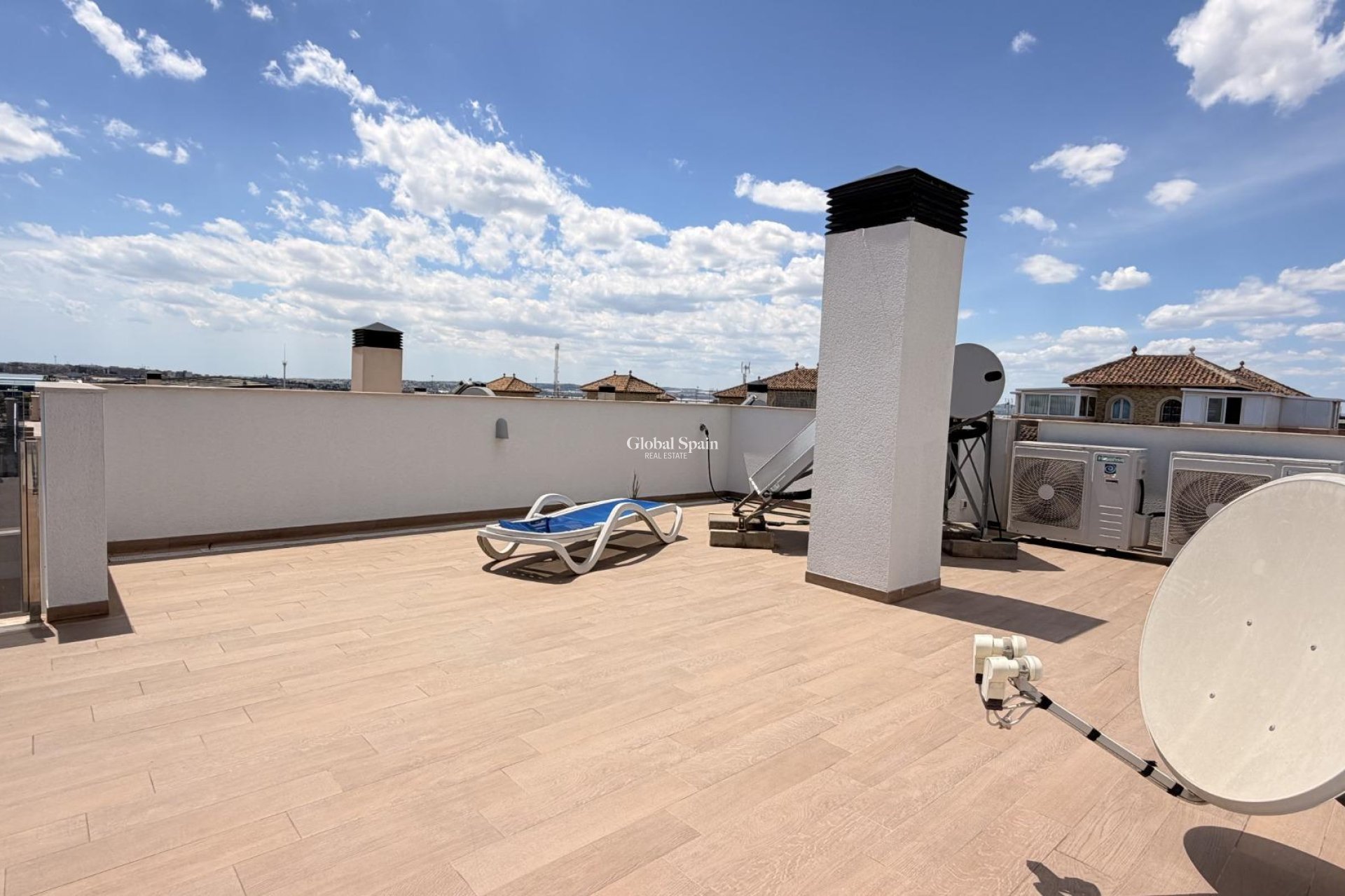 Wiederverkauf - VILLA -
TORREVIEJA - Aguas Nuevas