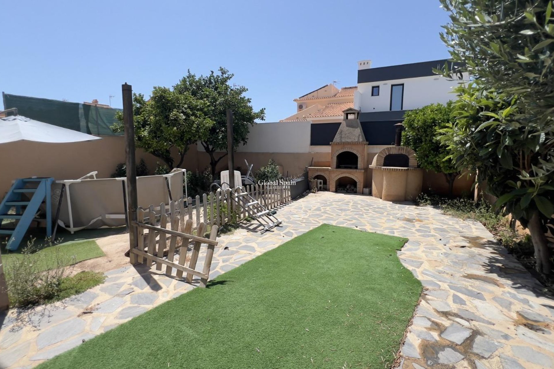 Wiederverkauf - VILLA -
TORREVIEJA - Aguas Nuevas