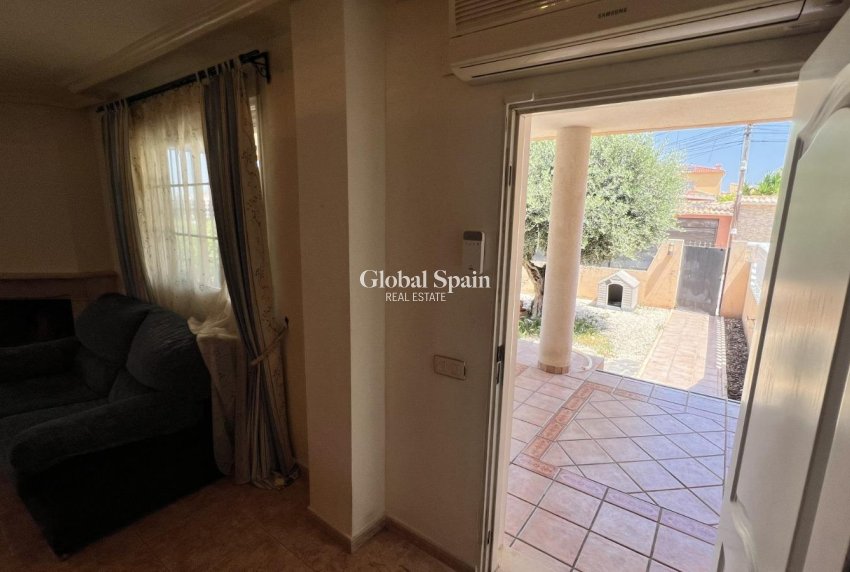 Wiederverkauf - VILLA -
TORREVIEJA - Aguas Nuevas