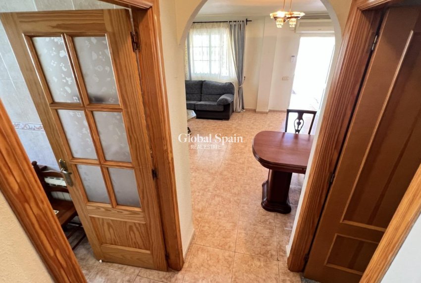 Wiederverkauf - VILLA -
TORREVIEJA - Aguas Nuevas