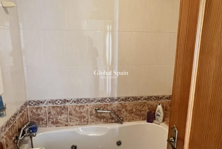 Wiederverkauf - VILLA -
TORREVIEJA - Aguas Nuevas