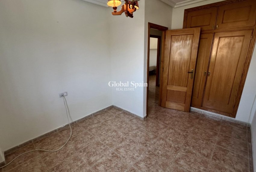 Wiederverkauf - VILLA -
TORREVIEJA - Aguas Nuevas
