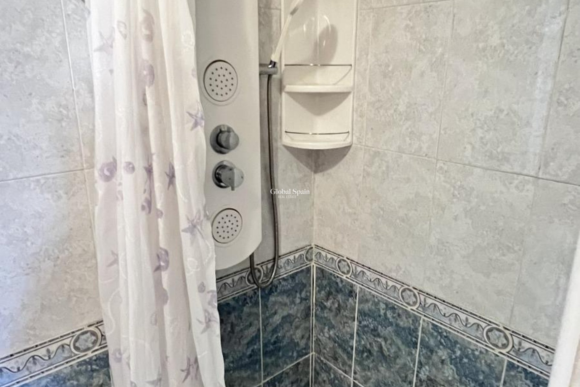Wiederverkauf - VILLA -
TORREVIEJA - Aguas Nuevas
