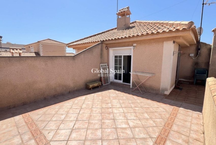 Wiederverkauf - VILLA -
TORREVIEJA - Aguas Nuevas