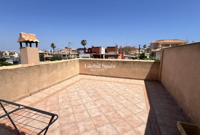 Wiederverkauf - VILLA -
TORREVIEJA - Aguas Nuevas